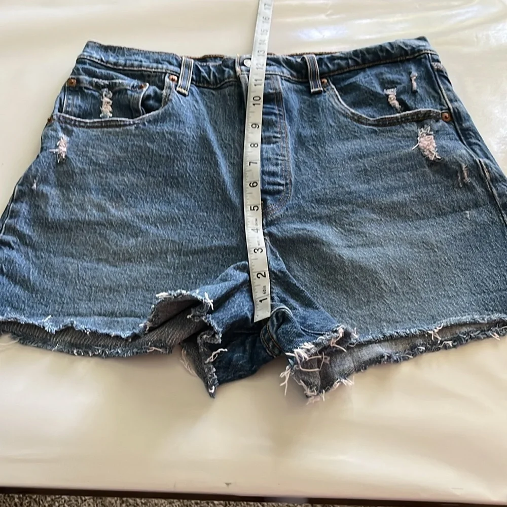 Levi’s Ribcage Shorts High Rise Size 31 - Picture 6 of 16